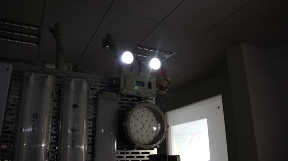 Luz de emergencia LED a prueba de explosiones e impermeable IP66, carcasa gris claro con batería recargable de NiCd