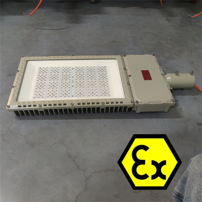 ATEX 220V 380V Luz LED a prueba de explosión Aluminio de grado marino IP66 WF2 para la industria del petróleo y el gas