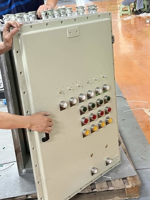 Caja de distribución de iluminación a prueba de explosiones de la serie ATEX CNEX CXM Ex D IIC IP66 Aluminio Ideal para zonas peligrosas