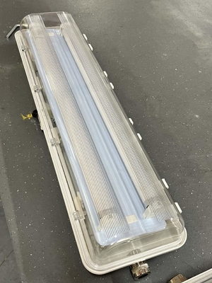 Luz de tubo LED a prueba de explosiones 1x48 – 115lm/W, carcasa de ABS, para áreas industriales peligrosas