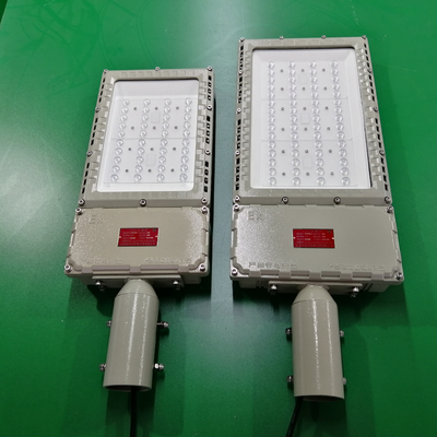 Luminaria LED de inundación para ubicaciones peligrosas de aluminio con grado de protección IP66, adecuada para entornos extremos