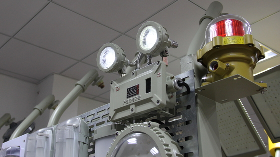 Luz de emergencia ignífuga con clasificación IP66 para estándares de seguridad aprobados por CNEX
