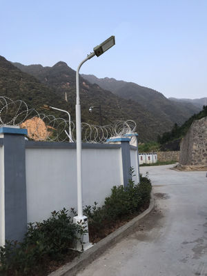 Luz de inundación LED de 50-60 Hz de voltaje nominal 115-130 Lm/W para aplicaciones versátiles