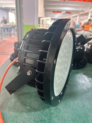 Luces de bahía LED a prueba de explosiones de alta eficiencia 120lm/w para entornos peligrosos 100w/200w MOQ 1 juego