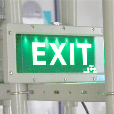 Iluminación LED a prueba de explosión que proporciona 16 horas de tiempo de emergencia y una vida útil de 50000 horas para la iluminación de áreas peligrosas