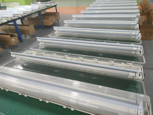 Material G 3/4&quot; ATEX GRP Luz fluorescente a prueba de explosión Lineal IP66 Luz LED a prueba de explosión para zonas peligrosas