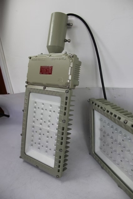 100W 130lm/W Luzes de inundación a prueba de explosión Inundaciones al aire libre impermeable alta rigidez Iluminación de obras de operación a gran escala