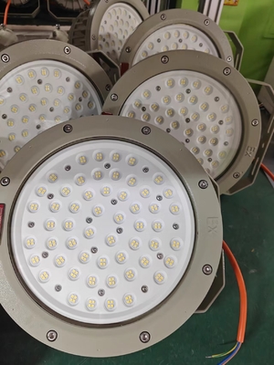 Instalación de iluminación LED de 100W/200W IP66 para la industria petroquímica de petróleo y gas