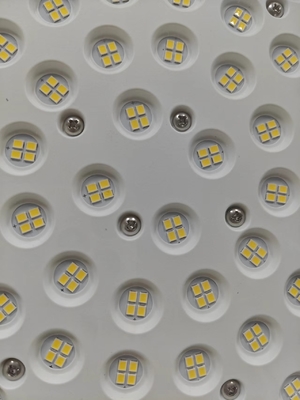 Las luces de la bahía de aluminio de fundición a presión LED con soporte de montaje de 50000 horas de duración