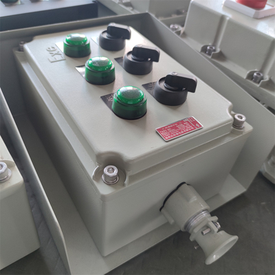 En el caso de las instalaciones de transporte de mercancías, las instalaciones de transporte de mercancías deben ser equipadas con un dispositivo de control de velocidad.
