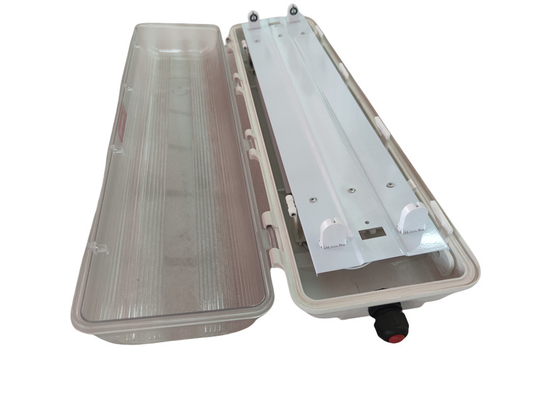 Lámpara resistente a la explosión industrial IP66 Lámpara LED lineal Lámpara resistente a la llama WF2 para zonas peligrosas 100lm/w