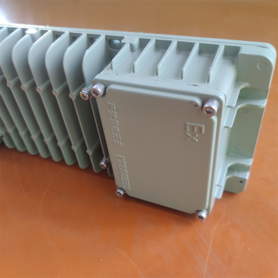 Lámpara LED a prueba de explosión RoHS ATEX IECEx para el medio ambiente duro luz industrial 200Watt 295V
