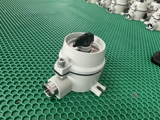 Aluminio de grado marino 2. Botones resistentes a explosiones con 2 polos incluidos