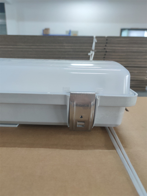 2*36W Luz fluorescente a prueba de explosión IP66 WF2 Nivel de protección IECEx aprobado para la zona 1 2 zona 21 22 Medio ambiente peligroso