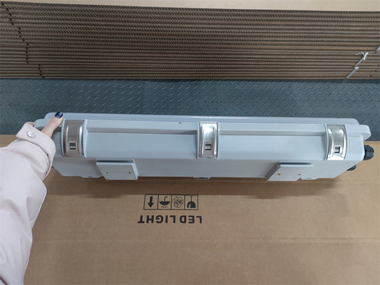 2*18w/2*36w Luz fluorescente a prueba de explosión IP66 WF2 Nivel de protección CRI alto Ra≥70