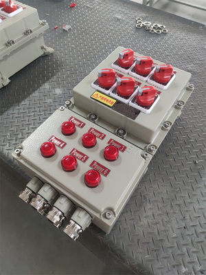 Panel de control a prueba de llamas a prueba de pared con voltaje nominal personalizable ATEX CNEX Certificación ISO9001 para soluciones marinas de petróleo y gas