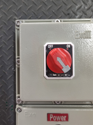 El bloque aislante a prueba de explosión ATEX IP66 Anticorrosión Aluminio de grado aeroespacial Para montaje en pared Ex D E Para gas marino Medio ambiente petroquímico