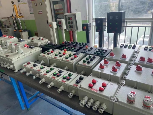 Panel de control de aluminio a prueba de explosión IP66 con corriente nominal ≤ 225A con certificación ATEX