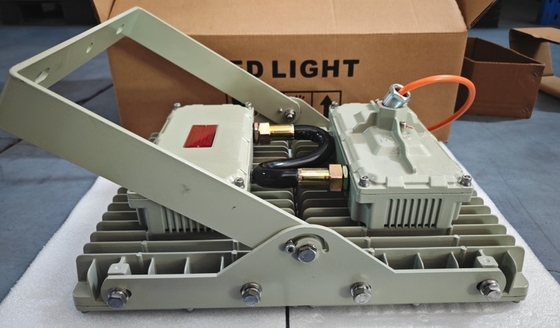 Luz de inundación LED a prueba de explosiones duradera para ubicaciones peligrosas de Clase I Div 1, eficiencia de 120 lm/W