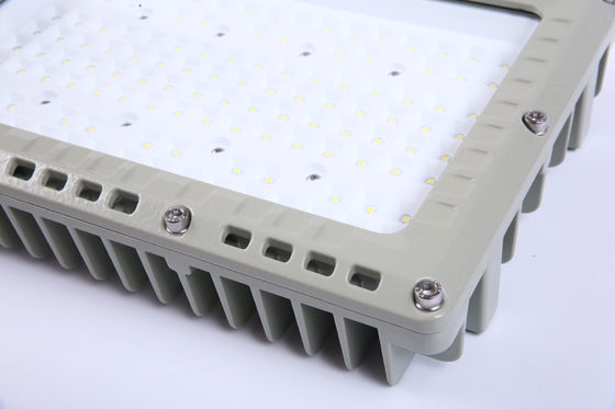 Proyector a prueba de explosión LED CNEX / IECEx / ATEX Aprobado Instalación inteligente Larga vida útil Ideal para entornos de trabajo peligrosos
