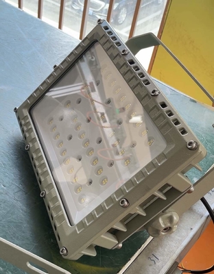 Foco proyector LED a prueba de explosiones para exteriores de 240W IP66 ATEX IECEx Iluminación industrial para áreas peligrosas