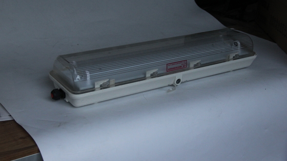 Iluminación LED lineal a prueba de explosión certificada ATEX IECEx CNEX para zonas peligrosas 1 y zona 2