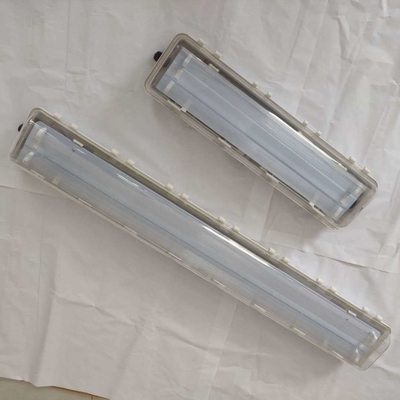 Lámpara lineal LED a prueba de explosiones e impermeable para plataformas petrolíferas, plantas químicas y gasolineras – Certificada ATEX/IECEx/CNEX, Eficiente energéticamente, Duradera, Fácil instalación