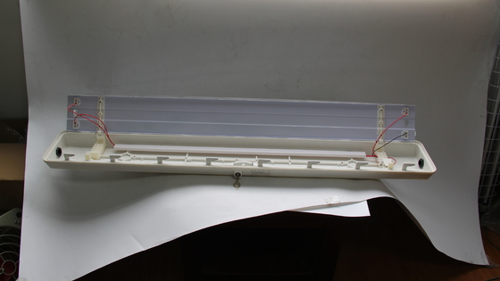 Lámpara lineal LED a prueba de explosiones e impermeable para plataformas petrolíferas, plantas químicas y gasolineras – Certificada ATEX/IECEx/CNEX, Eficiente energéticamente, Duradera, Fácil instalación