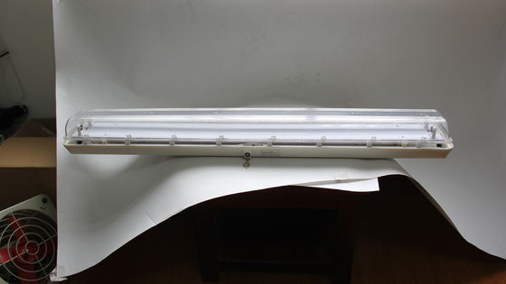 Para áreas peligrosas Plantas químicas de petróleo y gas Minería Instalaciones marinas A prueba de explosión Luz LED lineal de grado industrial IP66 Iluminación Diseño eficiente en energía reduce Durable 0.6/1.2m ATEX/IECEx/CNEX