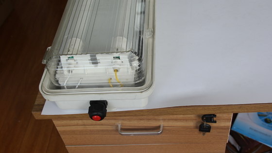 Lámpara lineal LED a prueba de explosiones e impermeable para plataformas petrolíferas, plantas químicas y gasolineras – Certificada ATEX/IECEx/CNEX, Eficiente energéticamente, Duradera, Fácil instalación