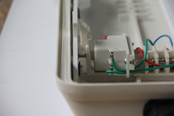 Lámpara lineal LED a prueba de explosiones e impermeable para plataformas petrolíferas, plantas químicas y gasolineras – Certificada ATEX/IECEx/CNEX, Eficiente energéticamente, Duradera, Fácil instalación