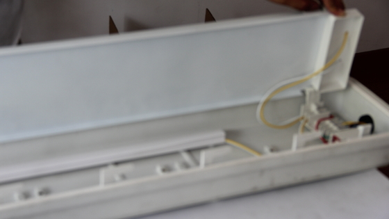 Lámpara lineal LED a prueba de explosiones e impermeable para plataformas petrolíferas, plantas químicas y gasolineras – Certificada ATEX/IECEx/CNEX, Eficiente energéticamente, Duradera, Fácil instalación