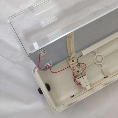 Luz LED Lineal a Prueba de Explosiones ATEX/IECEx/CNEX – Iluminación de Grado Industrial para Lugares Peligrosos, Eficiencia Energética, IP66, Opciones Personalizadas de Potencia y Temperatura de Color