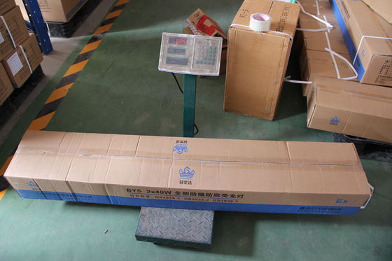 Luz LED lineal a prueba de explosiones ATEX/IECEx/CNEX duradera, grado industrial IP66 para iluminación en áreas peligrosas, plantas químicas y de petróleo y gas, minería, instalaciones marinas. Diseño de eficiencia energética que reduce