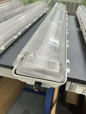 2 × 48 pulgadas Luz de tubo LED a prueba de explosión   115lm / W ABS Casilla para iluminación industrial de áreas peligrosas
