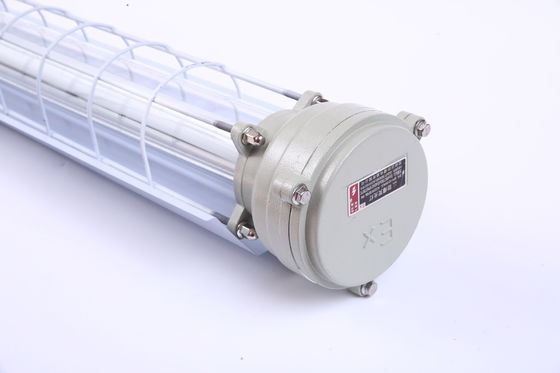 Para áreas peligrosas Plantas químicas de petróleo y gas Minería Instalaciones marinas A prueba de explosión Luz LED lineal de grado industrial IP66 Iluminación Diseño eficiente en energía reduce Durable 0.6/1.2m ATEX/IECEx/CNEX