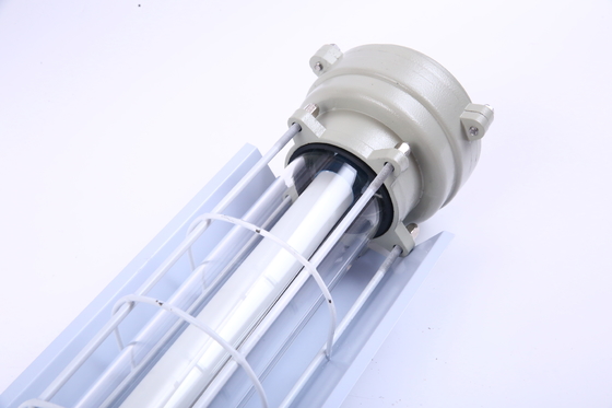 Para entornos húmedos Zona 21 y 22 Resistente a la corrosión Ex Db Eb IIC T6 Gb, Ex Tb IIIC T80°C Db Luminaria lineal LED a prueba de explosiones ATEX duradera 100lm/w IP66