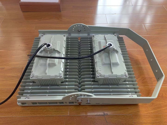 Luz de carretera LED a prueba de explosión 250W. Certificado ATEX CNEX para aplicaciones peligrosas de la zona 1 zona 2