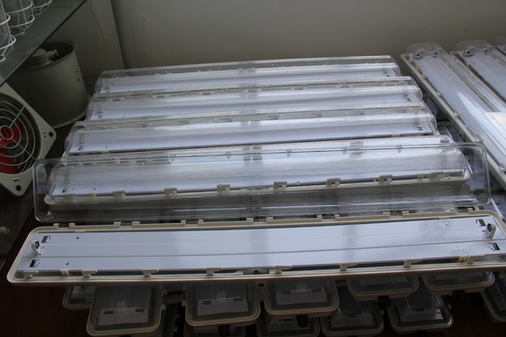 Luminaria LED para áreas peligrosas aprobada por ATEX/IECEx/CNEX, con clasificación IP66, 5 años de garantía, vataje y tamaño personalizables, Luz lineal a prueba de explosiones serie BYS duradera con triple certificación