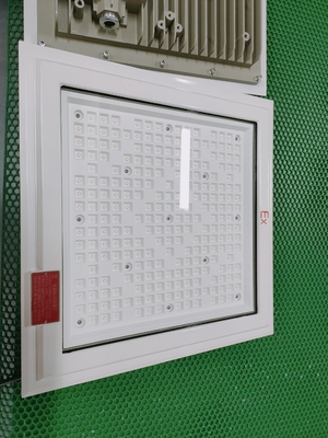Luz LED a prueba de explosión al aire libre 18 * 18 pulgadas de forma cuadrada 100-250w Luz de gasolinera