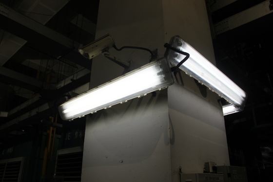 Estilos de montaje colgante para luces fluorescentes para lugares peligrosos Fabricado para entornos peligrosos