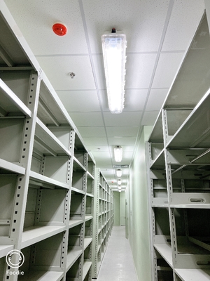 Instalación de luces LED lineales a prueba de explosión de 4 pies para lugares peligrosos 2x9W / 2x18W