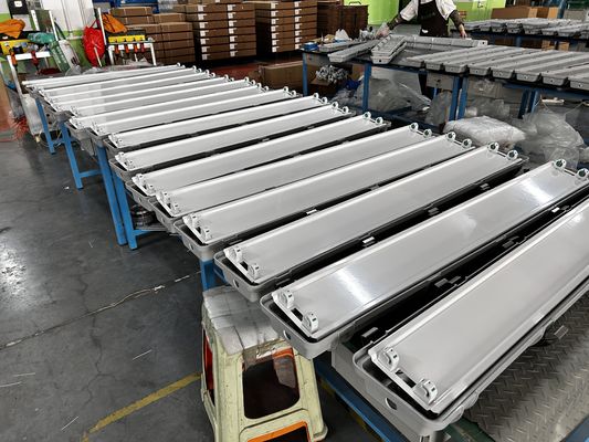 Luz lineal LED a prueba de llamas para ubicaciones peligrosas ATEX CE con clasificación IP66 de 10W 18W 36W, iluminación a prueba de explosiones reemplazable con respaldo de batería recargable