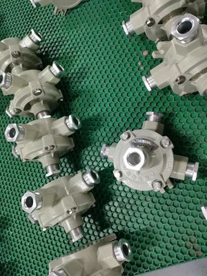 IP66 Aluminio fundido resistente al agua 220V/380VAC 1-5Way Explosion Proof Junction Box para el área de peligro de la industria de almacenes