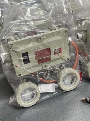 Luz de emergencia antideflagrante de 180 minutos con doble foco para ubicaciones peligrosas de Zona 1/21 con certificación ATEX