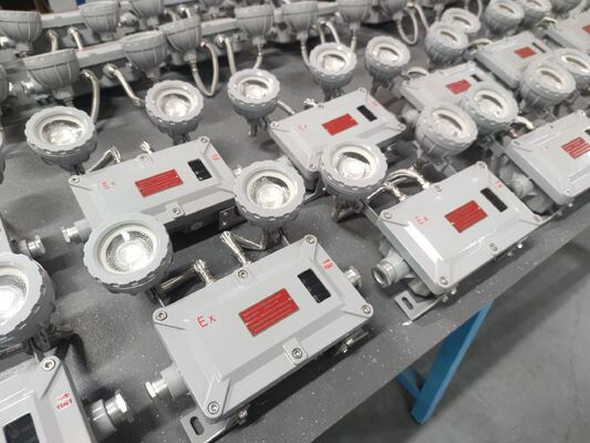 Luz de emergencia antideflagrante de 180 minutos con doble foco para ubicaciones peligrosas de Zona 1/21 con certificación ATEX