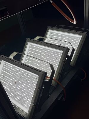 Proyector de luz LED a prueba de explosión bombillas de iluminación de 10-400 Watt ángulo del haz de luz LED de 120 grados ATEX/IECEx