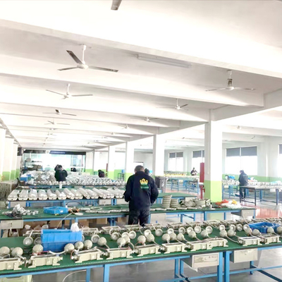 Campana industrial a prueba de explosiones con montaje en brida, certificación ATEX IECEx RoHS para áreas peligrosas