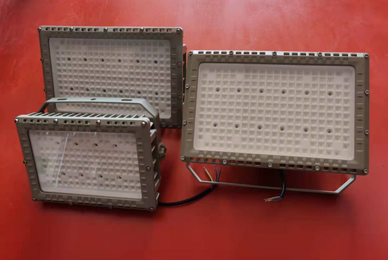 135lm/w Luz a prueba de llamas Luces de inundación Estación de servicio de almacén Instalaciones químicas Ip66 50-240W