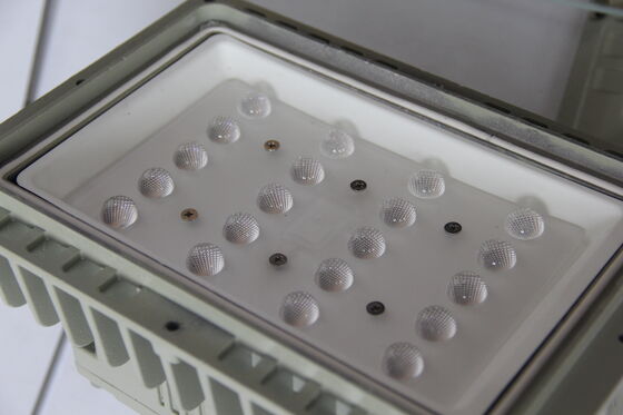 Luminaria LED para áreas peligrosas aprobada ATEX IECEx Zona 1 y 2 de 50-240W, IP66, 140lm/W, 5 años de garantía